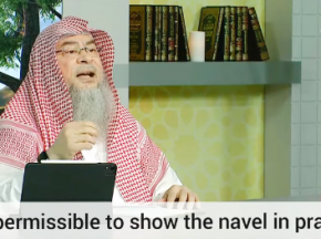 Is it permissible to not cover the navel / knee in prayer?