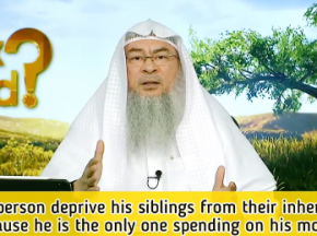 Can someone deprive his siblings from inheritance cuz he's the only one spending on the mother.