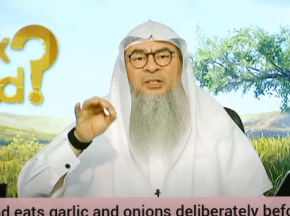 ​My friend eats garlic & onions deliberately before prayer so he can skip congregation